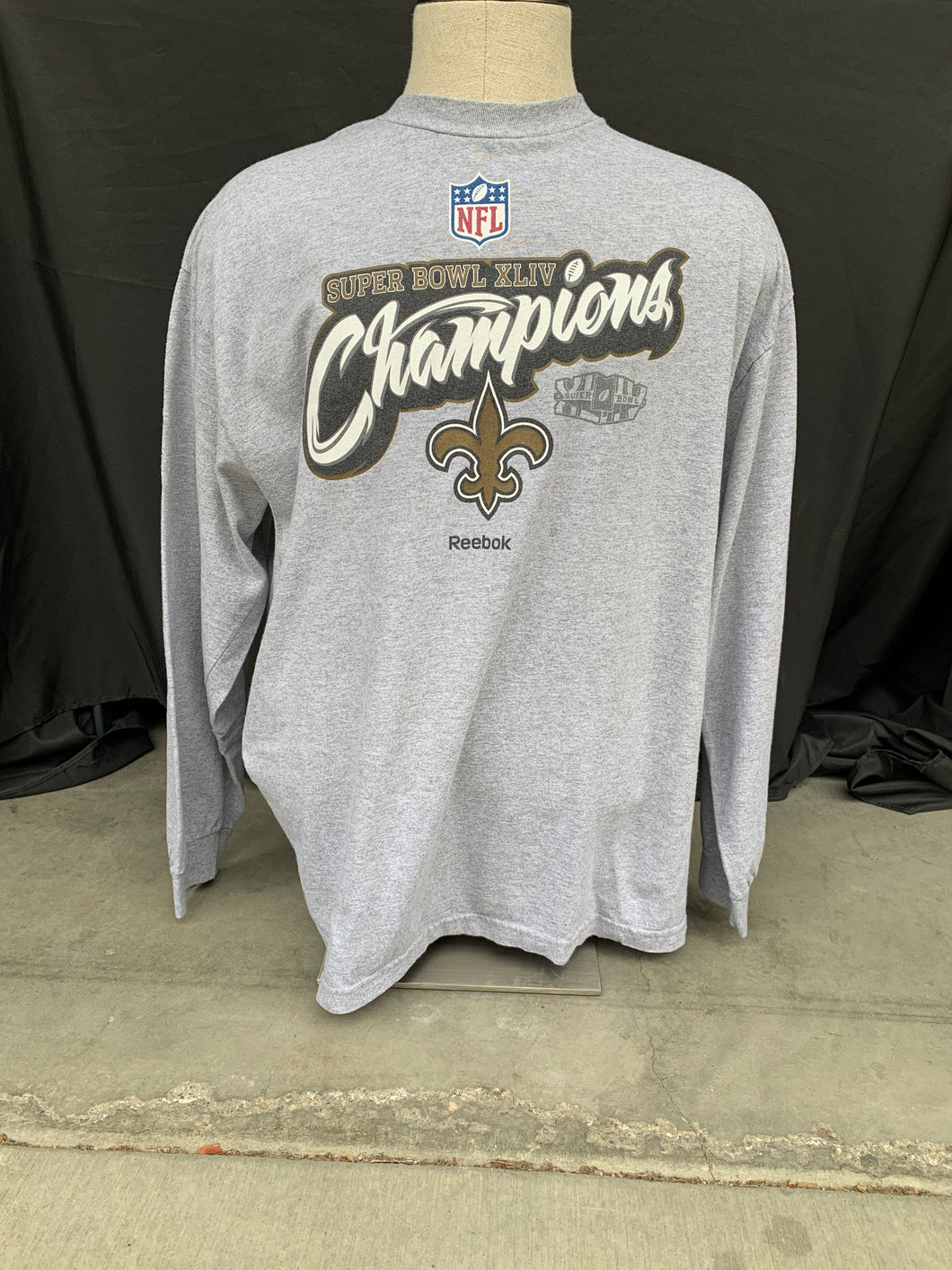 Super Bowl XLIV Champions New Orlean Saints Long-sleeve size Large!