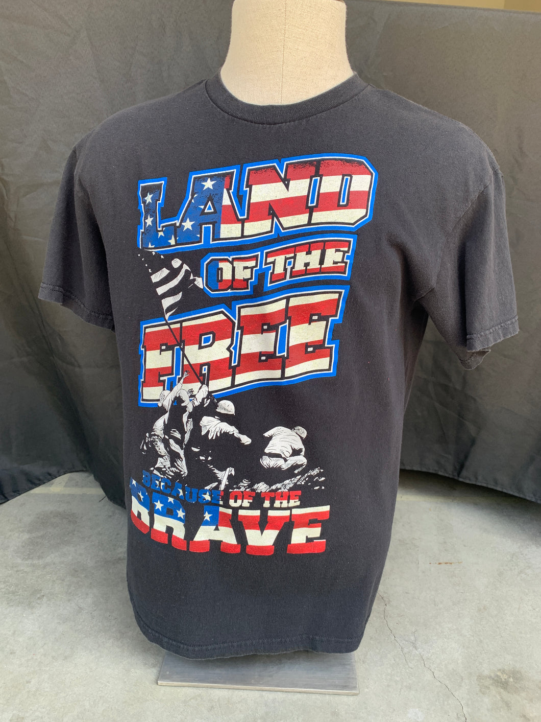 Land Of The Free Because Of The Brave tee size Large!