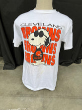 Load image into Gallery viewer, Cleveland Browns Snoopy tee size Large!
