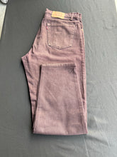 Load image into Gallery viewer, Levis 550 Brown Jeans size 36x32
