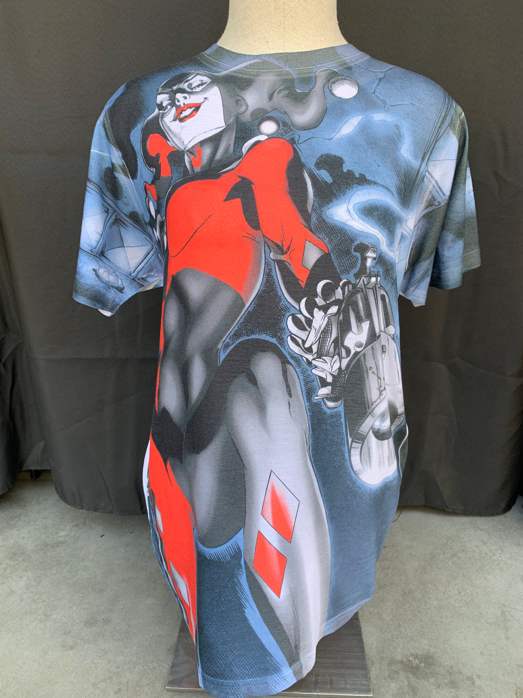 Harley Quinn Graphic tee size Medium!