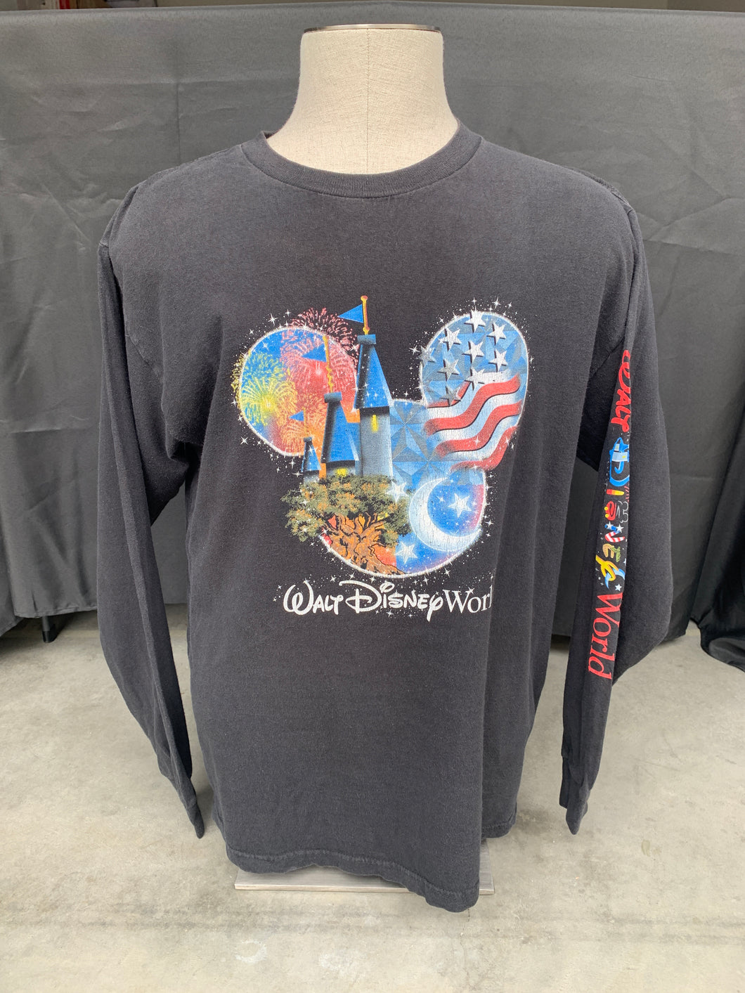Walt Disney World Long Sleeve Shirt size Large!