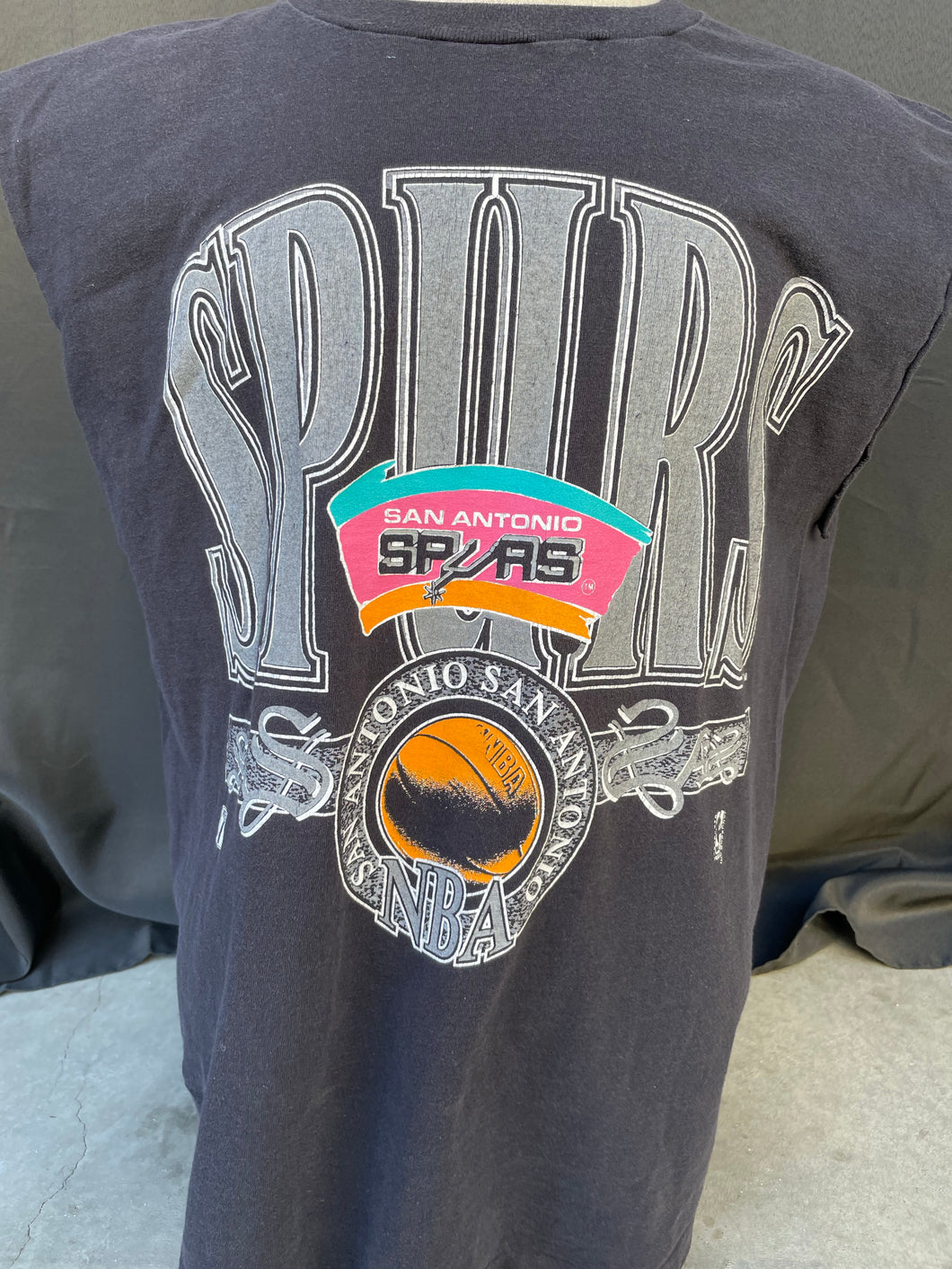 San Antonio Spurs cutoff tee size XL!