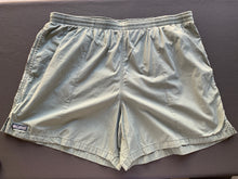 Load image into Gallery viewer, Columbia Packable Shorts size XL!
