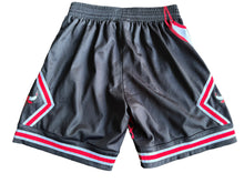 Load image into Gallery viewer, Chicago Bulls NBA Finals 1996 Mitchell &amp; Ness Hardwood Classics Shorts size Large!
