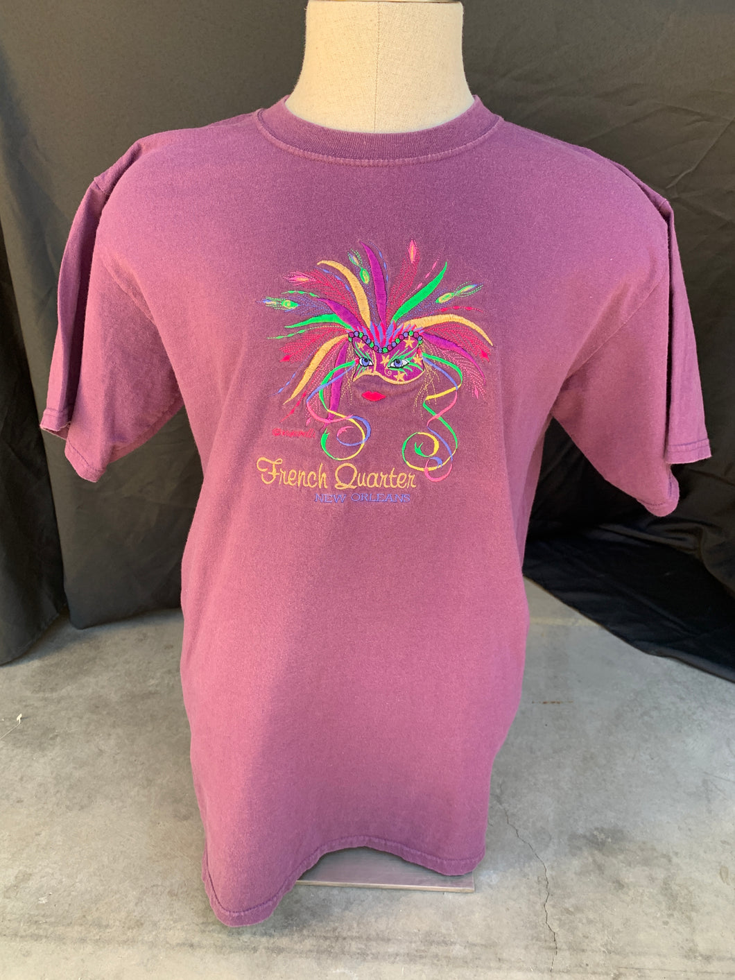 French Quarter, New Orleans Knitted Graphic tee size Large!