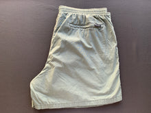 Load image into Gallery viewer, Columbia Packable Shorts size XL!
