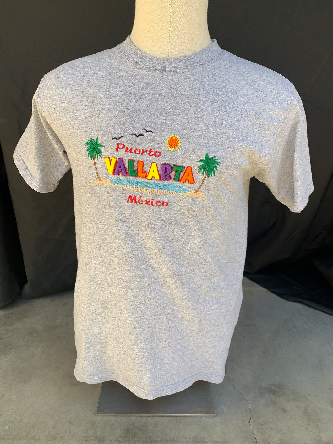 Puerto Vallarta, Mexico Knitted Graphic tee size Medium!