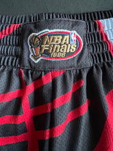 Load image into Gallery viewer, Chicago Bulls NBA Finals 1996 Mitchell &amp; Ness Hardwood Classics Shorts size Large!
